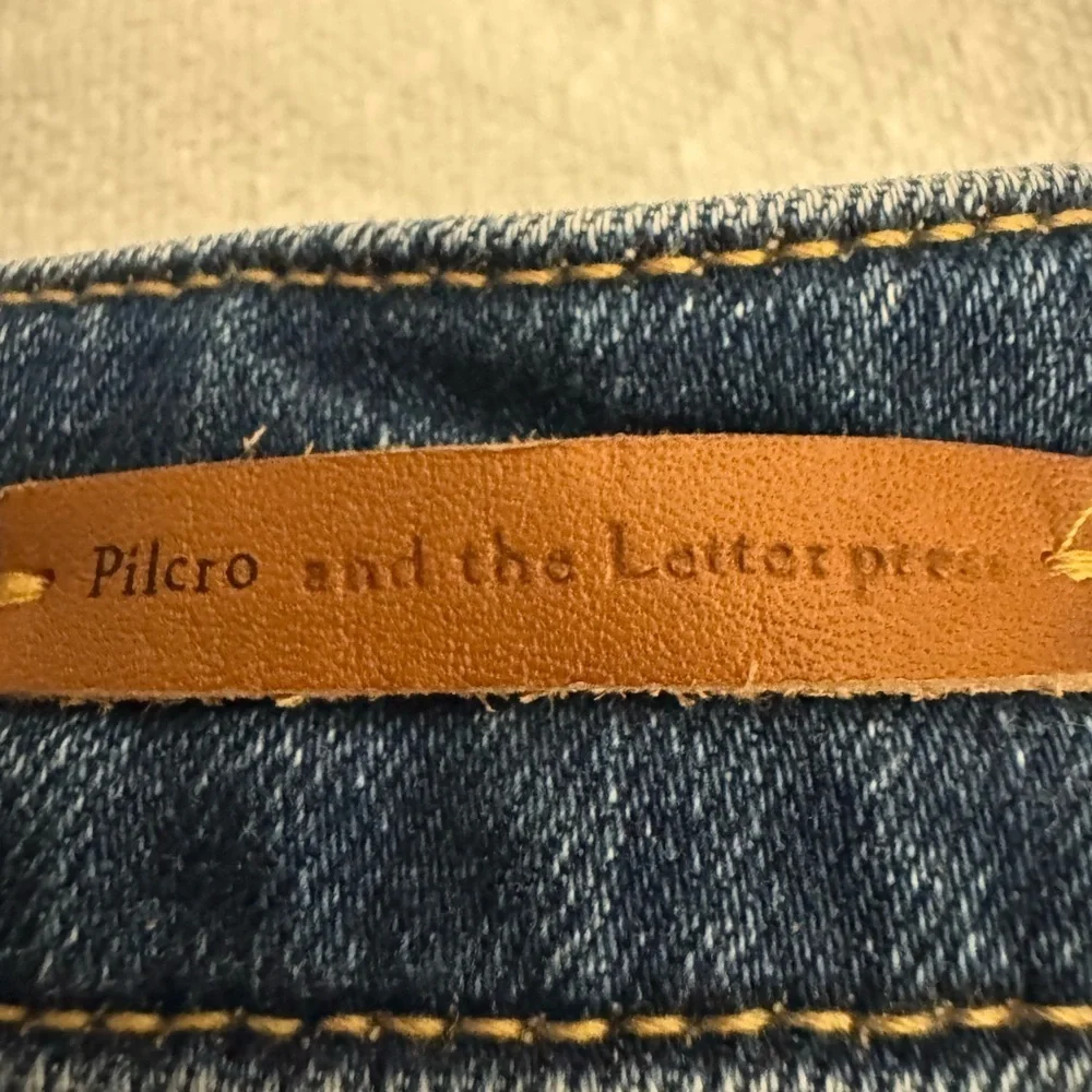 PILCRO ANTHRO Mid-Rise Slim Cutoff Jean Shorts. Size 28 - Picture 3 of 8